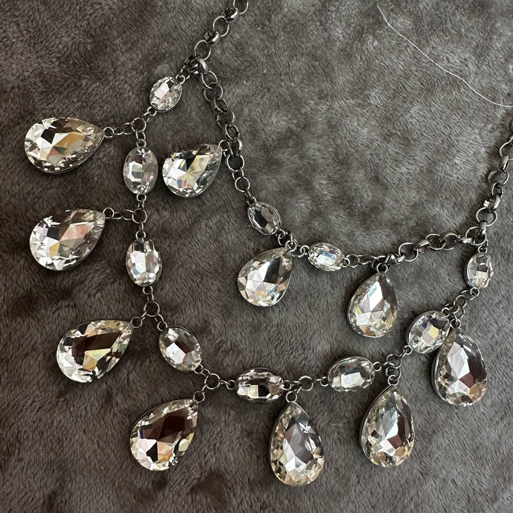 Teardrop Rhinestone necklace - Picture 2 of 3